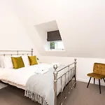 公寓 12 Bootham Court Stylish Modern 2-bed Flat In With Parking Pass The Keys