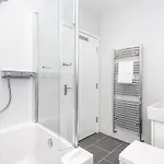 公寓 12 Bootham Court Stylish Modern 2-bed Flat In With Parking Pass The Keys