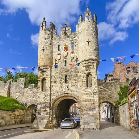 12 Bootham Court Stylish Modern 2-bed Flat In With Parking Pass The Keys 公寓 *