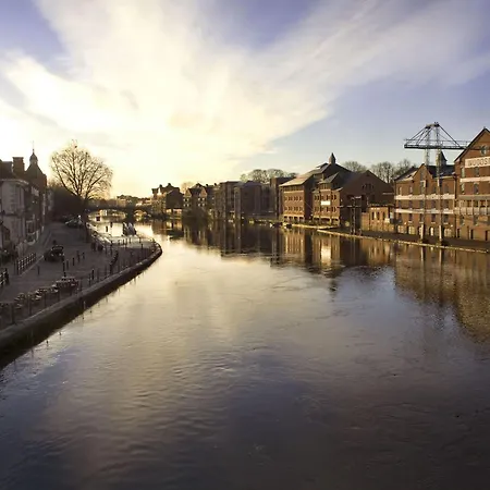 公寓 12 Bootham Court Stylish Modern 2-bed Flat In With Parking Pass The Keys *