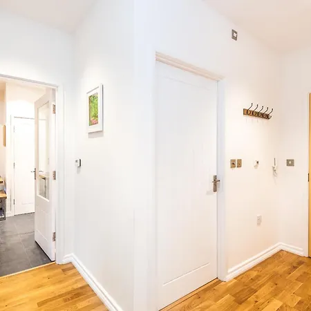 12 Bootham Court Stylish Modern 2-bed Flat In With Parking Pass The Keys
