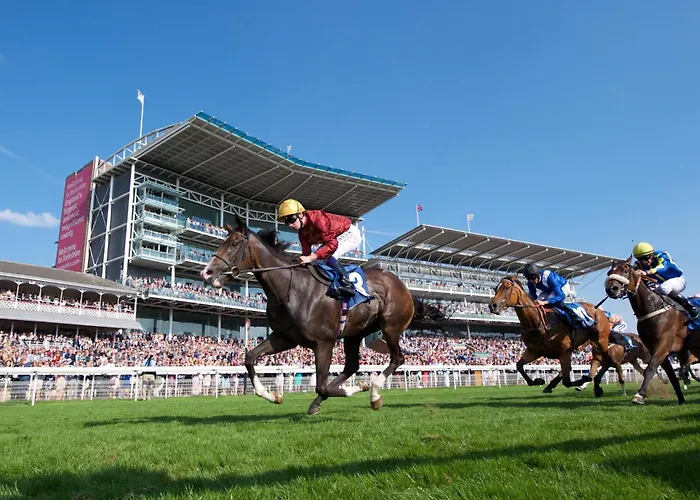 12 Bootham Court Stylish Modern 2-bed Flat In With Parking Pass The Keys