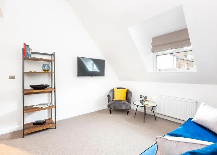 12 Bootham Court Stylish Modern 2-bed Flat In With Parking Pass The Keys *