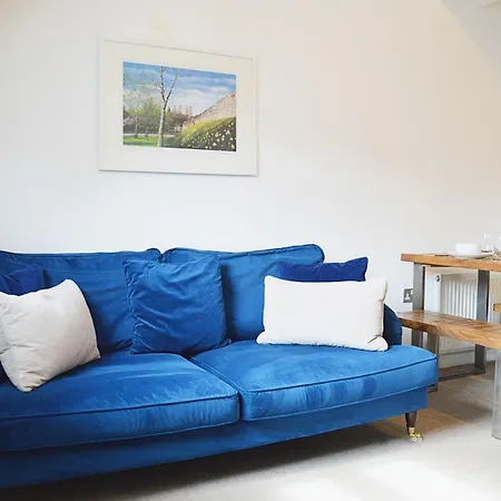 Stylish Modern Flat With Parking - Pass The Keys Apartment *