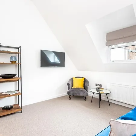 Stylish Modern Flat With Parking - Pass The Keys *