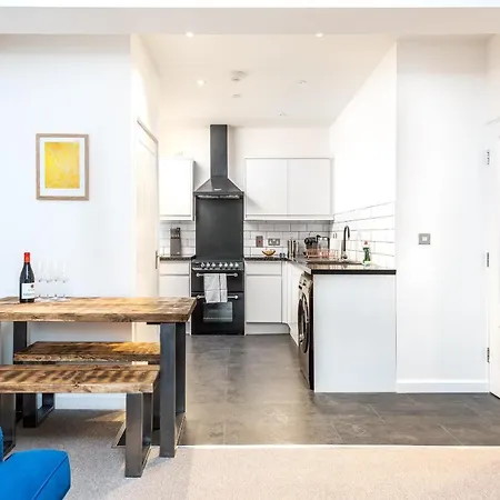 Apartment Stylish Modern Flat With Parking - Pass The Keys *
