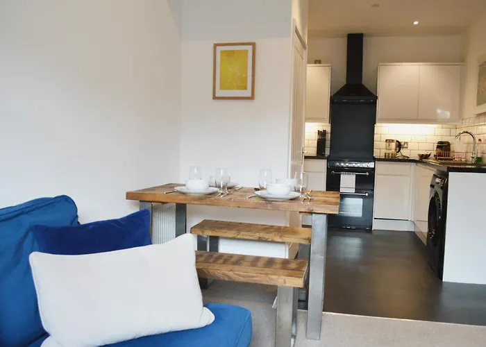 Апартаменты 12 Bootham Court Stylish Modern 2-bed Flat In With Parking Pass The Keys